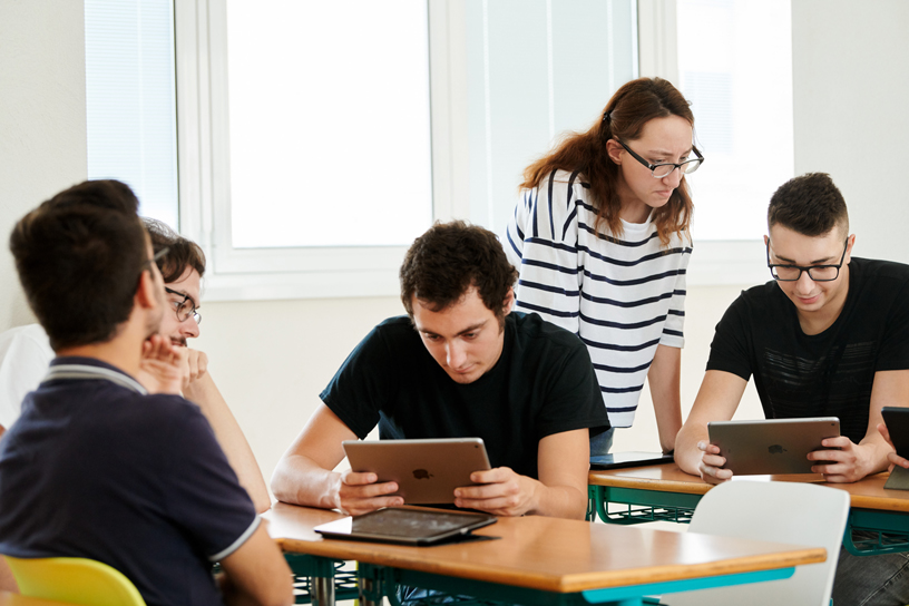 Belinda Tagariello and students at Institute De Amicis in Milan.