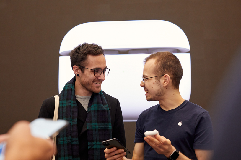??? ????? ???? Apple ???? ?????? ?????? AirPods?Pro ?????.