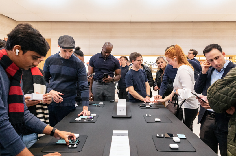????? ?????? ?????? ??? AirPods?Pro ?? ???? Apple?Fifth?Avenue ?? ???????.