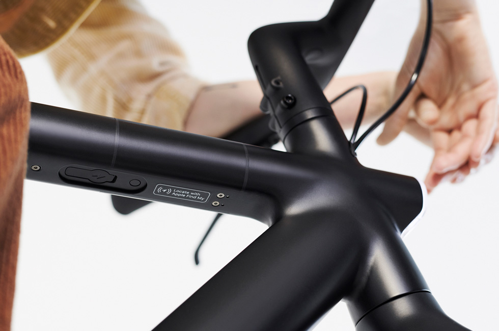 Apple Bul logolu VanMoof elektrikli bisiklet