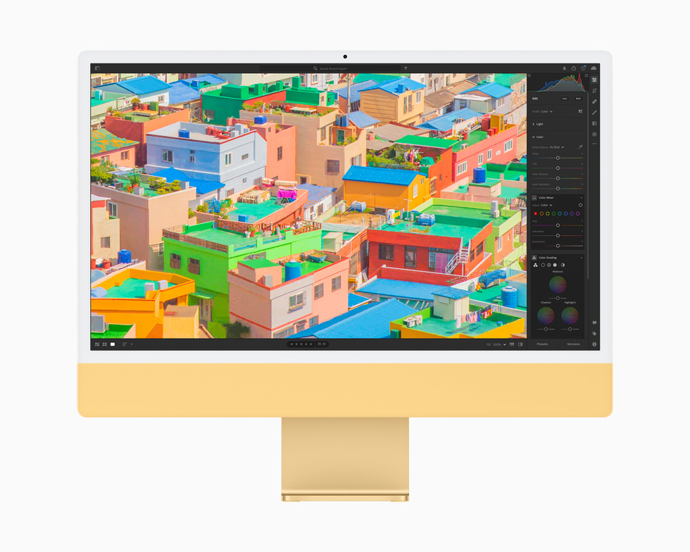 Sar? bir iMac’te, Foto?raflar uygulamas? kullan?larak düzenlenen bir foto?raf g?steriliyor.