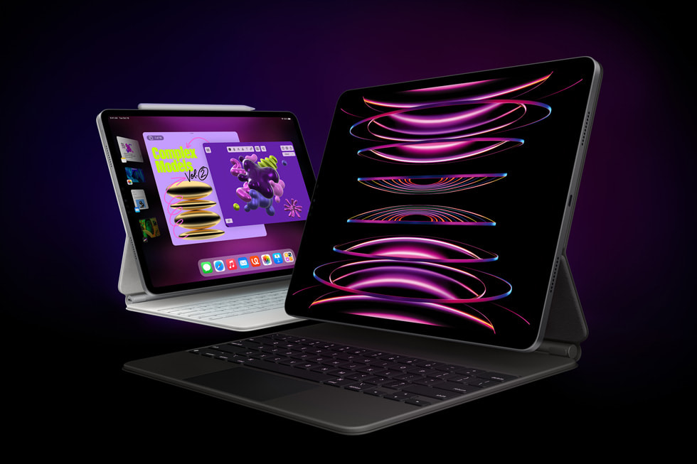 Gümü? rengi iPad Pro ile beyaz Magic Keyboard ve Apple Pencil; uzay grisi iPad Pro ile siyah Magic Keyboard.
