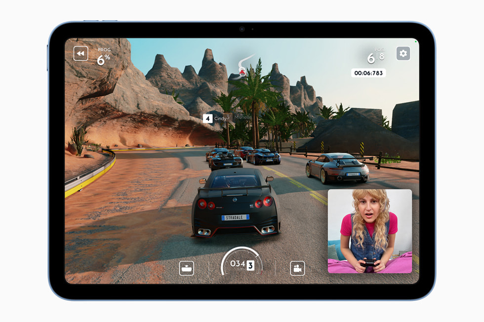Yeni iPad’de FaceTime üzerinden SharePlay kullan?larak Gear.Club Stradale oynan?yor.