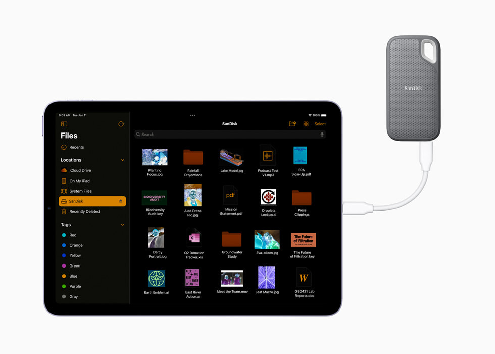 USB-C ba?lant? noktas?yla iPad Air’e ba?l? bir harici depolama ayg?t?. 