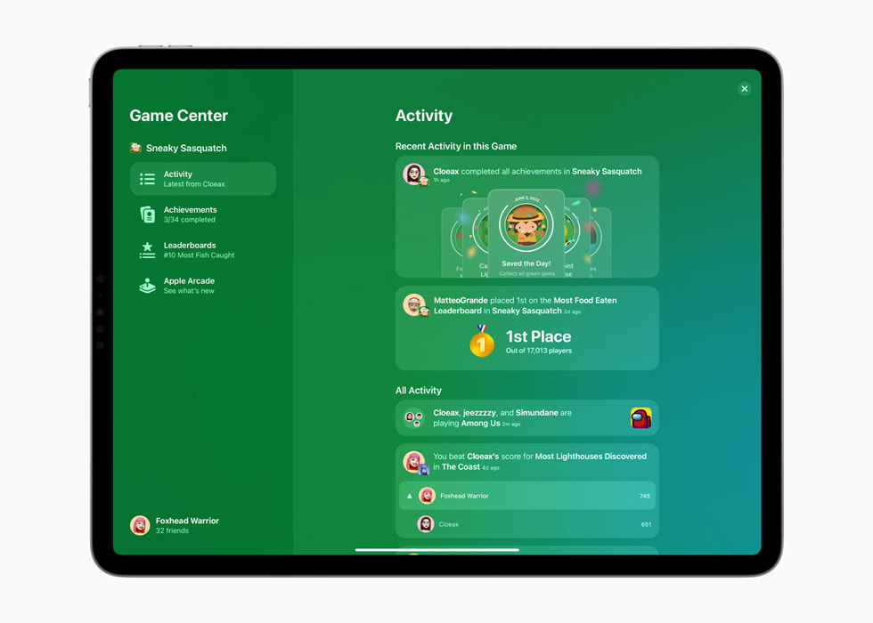Yeni 12.9?in? iPad?Pro’da iPadOS?16’daki güncellenmi? Game Center g?steriliyor.