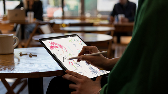 ?????? ???? ??? iPad?Pro ???????? Apple?Pencil.