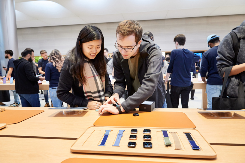 ?????? ?????? Apple Watch Series 5 ?? ??????? Apple Watch Studio ??????.