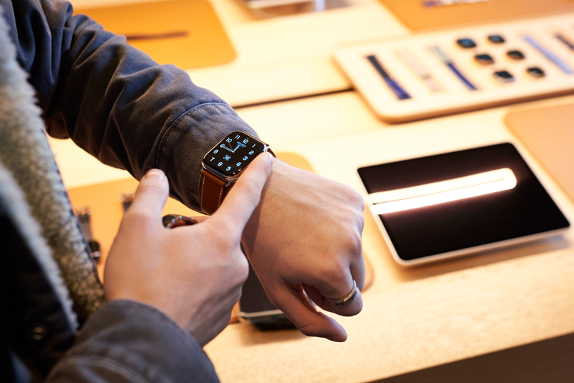 ???? ???? ???? Apple Watch Series 5 ?? ???? Apple Champs-élysées.