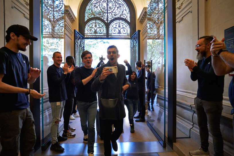 ????? ???? Apple ?????? ???????? ????? ?????? ???? Apple Champs-élysées. 