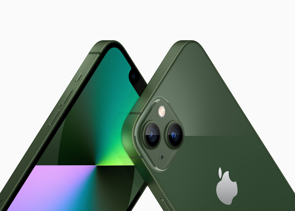 Ye?il iPhone?13 ve iPhone?13?mini.