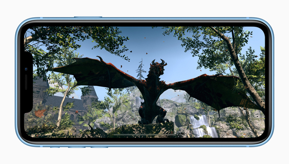 AR deneyimini g?steren iPhone XR.
