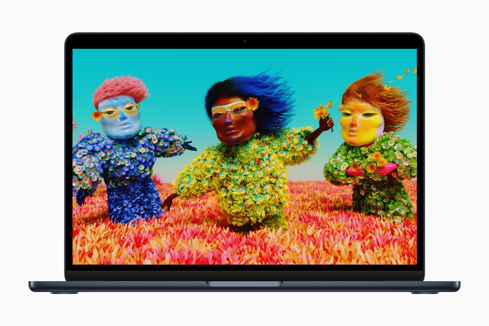 Gece yar?s? MacBook Air’deki Liquid Retina ekran.
