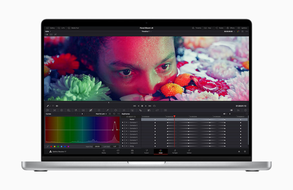 En yeni MacBook Pro, ?zel ProRes h?zland?r?c?lar?n? kullan?rken g?rülüyor.