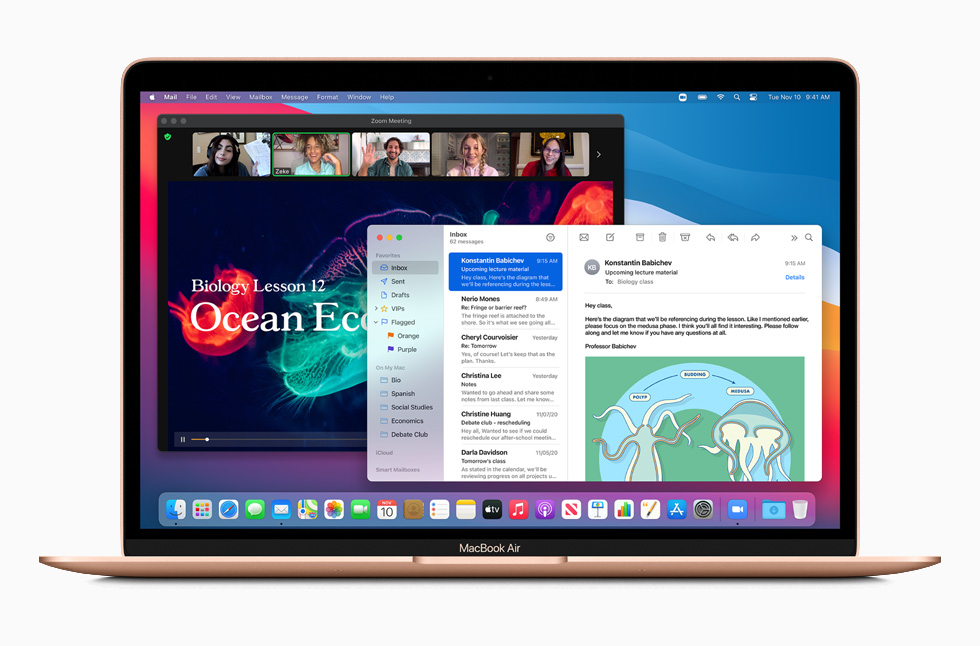 Alt?n rengi MacBook Air. 