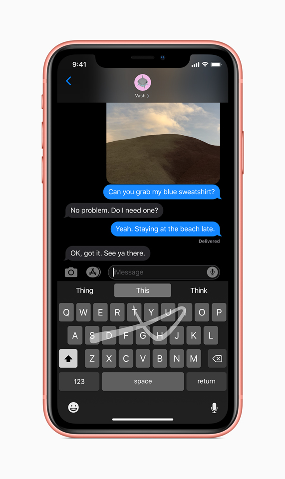 Yeni klavyenin iPhone’daki yak?ndan g?rünümünde QuickPath tek elle yazma se?ene?i g?rülüyor.
