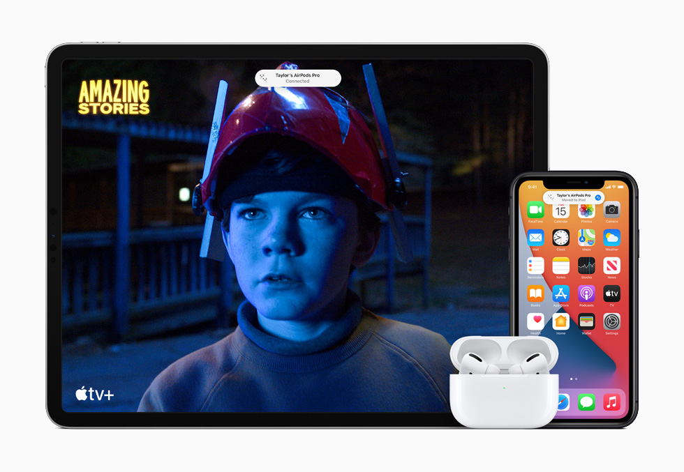 iPhone 11 Pro ve iPad Pro ekran?nda Apple TV+’ta orijinal Amazing Stories ile AirPods Pro.