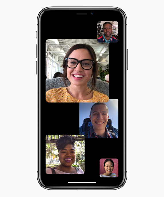 Ekranda ?e?itli Group FaceTime sohbetlerinin a??k oldu?u iPhone.