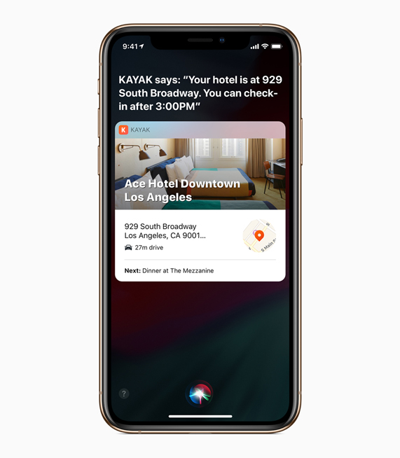 Yakla?an bir otel rezervasyonunu g?steren Siri Kestirmeleri ekran?.