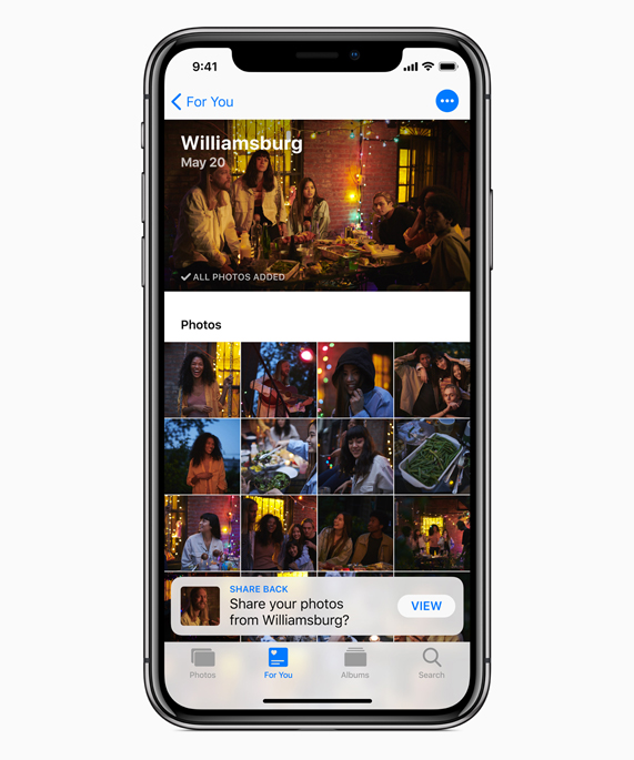 Williamsburg’daki foto?raflar? payla?mak i?in Share Back se?ene?ine sahip Foto?raflar uygulamas?n? g?steren iPhone X. 