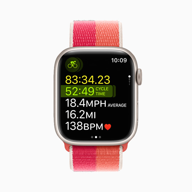 Apple Watch Series 7 yeni antrenman türü ?oklu Spor’da bir bisiklet antrenman? g?steriyor.