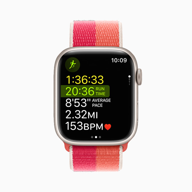 Apple Watch Series 7 yeni antrenman türü ?oklu Spor’da bir ko?u antrenman? g?steriyor.