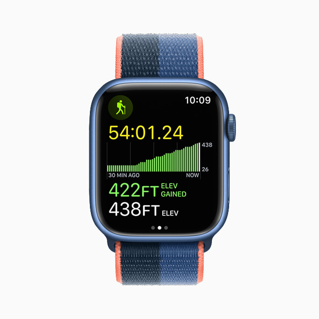 Apple Watch Series 7 yürüyü? yap?lan yüksekli?i g?steriyor.
