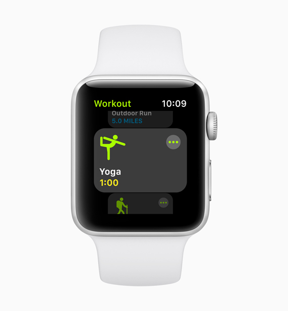 Beyaz Apple Watch’ta g?rüntülenen yeni Yoga antrenman ekran? 