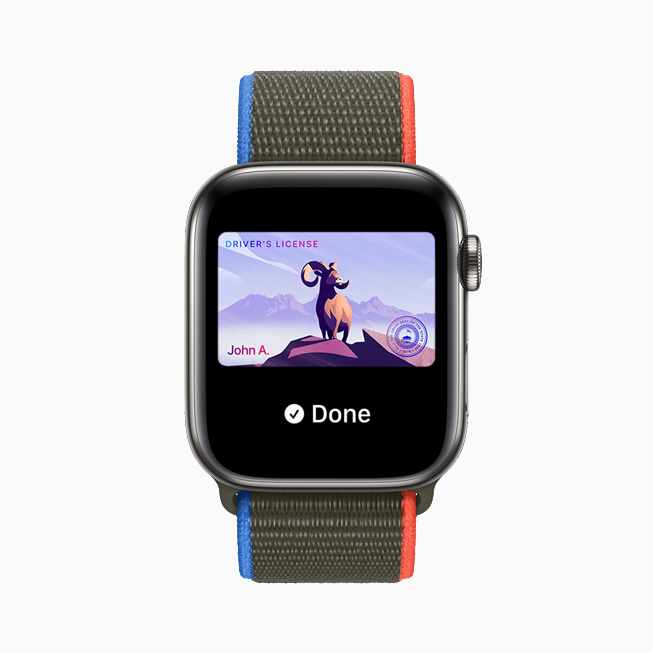 Apple Watch Series 6 ekran?nda, Wallet uygulamas?nda saklanan bir sürücü belgesi g?steriliyor.