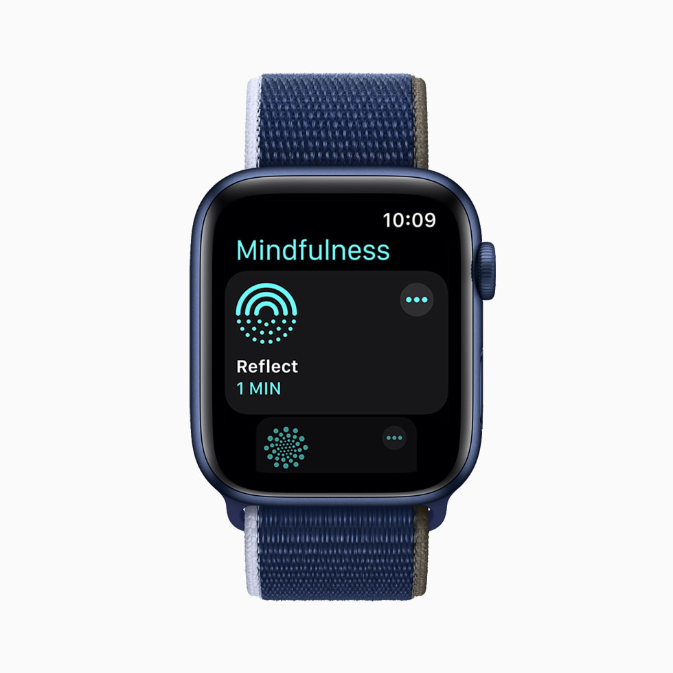 Fark?ndal?k uygulamas?ndan bir Dü?ünme oturumu, Portreler saat kadran? ve Wallet uygulamas?nda saklanan bir dijital ev anahtar? farkl? Apple Watch Series 6 ekranlar?nda g?steriliyor.