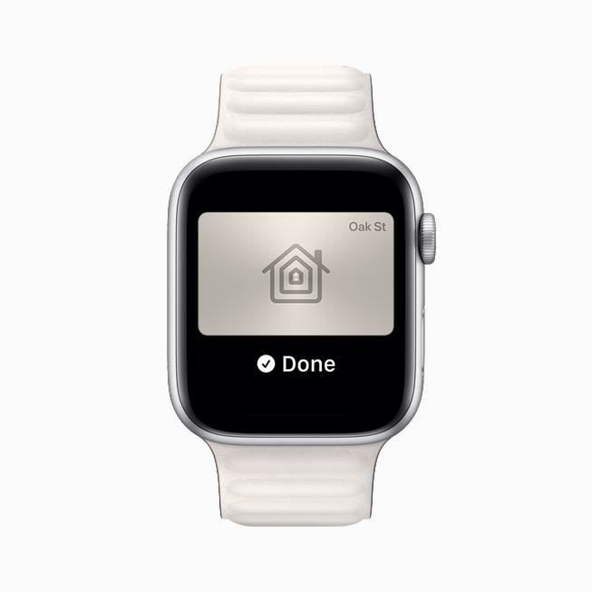Apple Watch Series 6 ekran?nda, Wallet uygulamas?nda saklanan bir dijital ev anahtar? g?steriliyor.