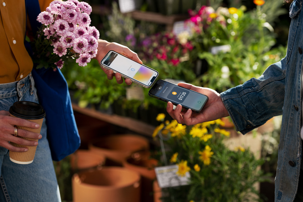 A person uses Tap to Pay on iPhone to make a purchase from a merchant.