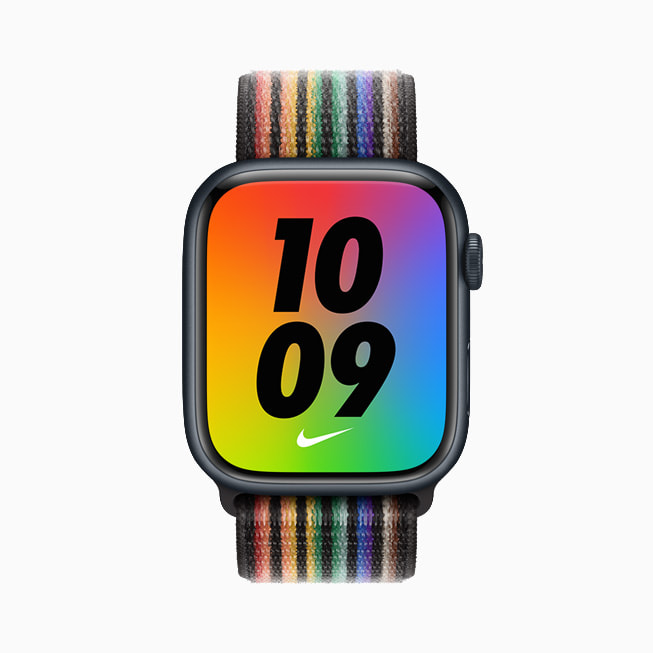 Yeni Nike Bounce saat kadran? ve Apple Watch i?in yeni Pride Edition Nike Spor Loop. 