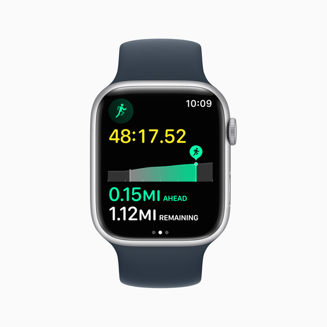 Apple Watch Series 8’de bir ko?u antreman?nda tempo y?nergelerini g?steriliyor.