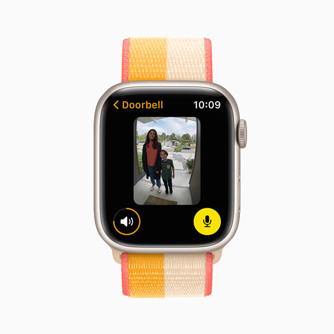 Apple Watch Series 7’nin ekran?nda Kap? Zili uygulamas? g?steriliyor.