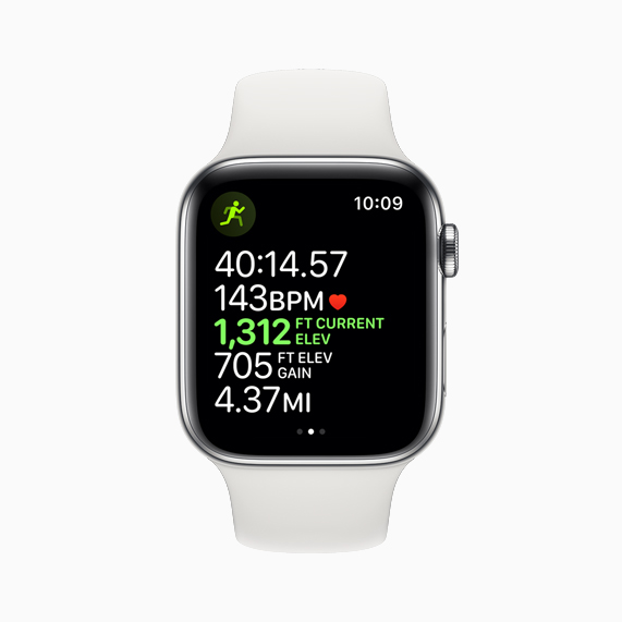 Apple Watch Series 5’te yüksekli?i ve di?er verileri g?steren bir antrenman ekran?.