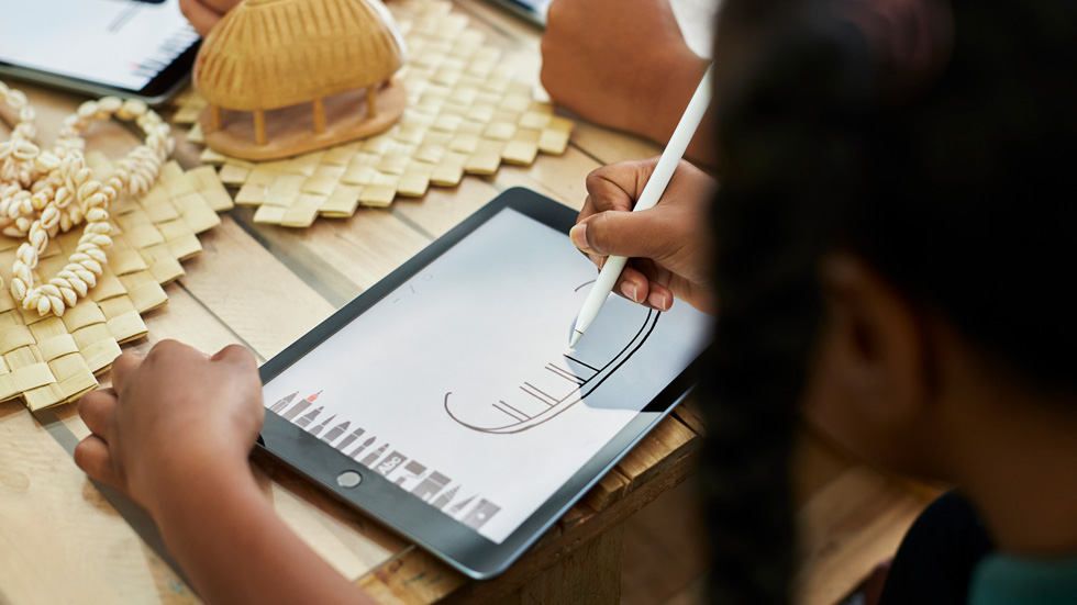 Bromley School student Azariah Abohay using Apple Pencil and iPad.