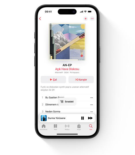 A??k Hava Diskosu ?alan Apple Music kullan?c? arayüzünü g?steren iPhone