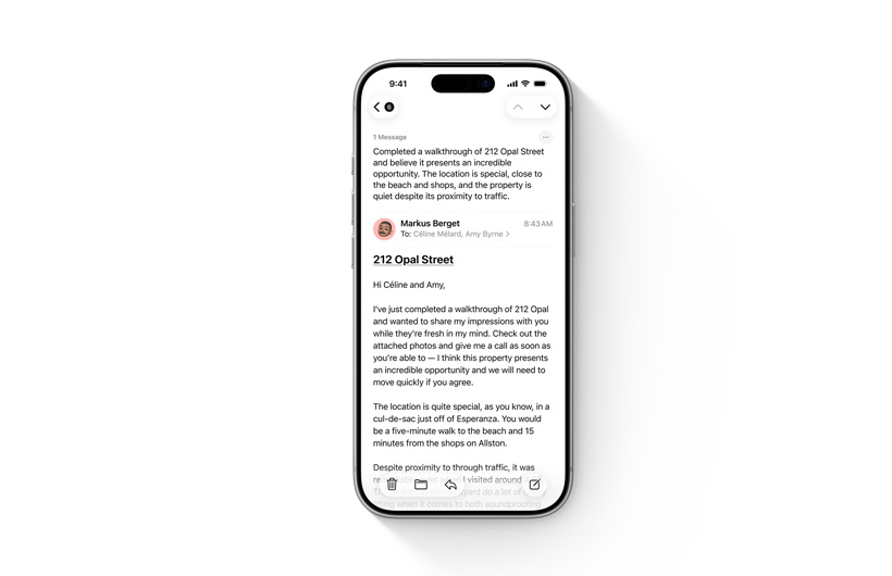 üst k?sm?nda Apple Intelligence ?zetinin yer ald??? bir mail'i g?steren iPhone