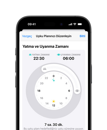 iPhone 16’n?n ?nden g?rünümü, Kullan?c? Arayüzünde Sa?l?k uygulamas?n?n, Yatma Zaman?, A??k Mod’da Yatma Zaman? Program? g?rülüyor