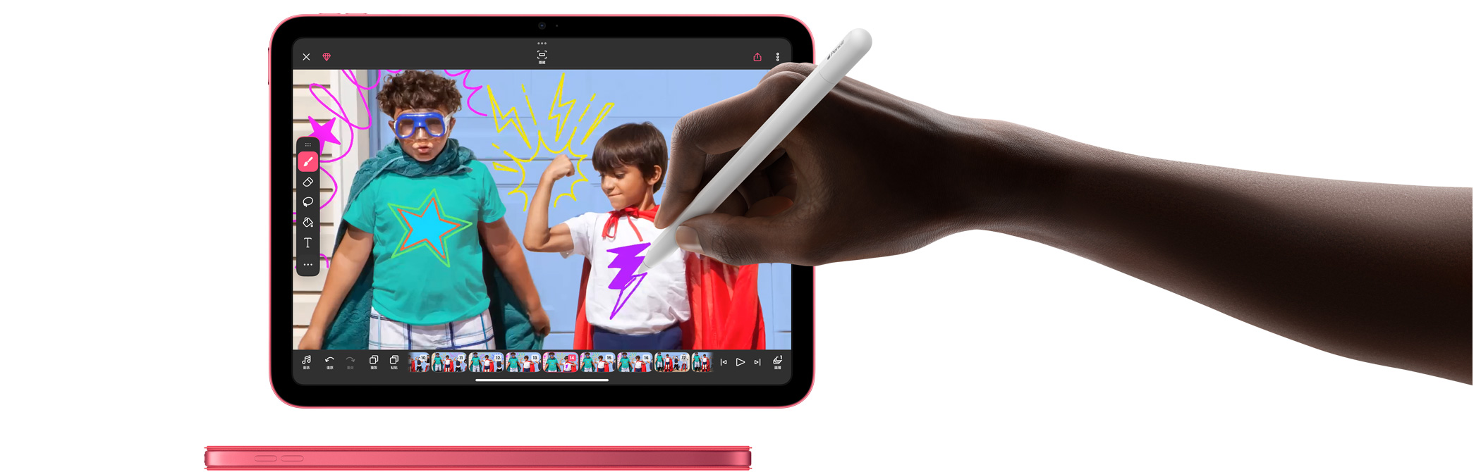 使用者手握著 Apple Pencil，在 FlipaClip 中畫畫。