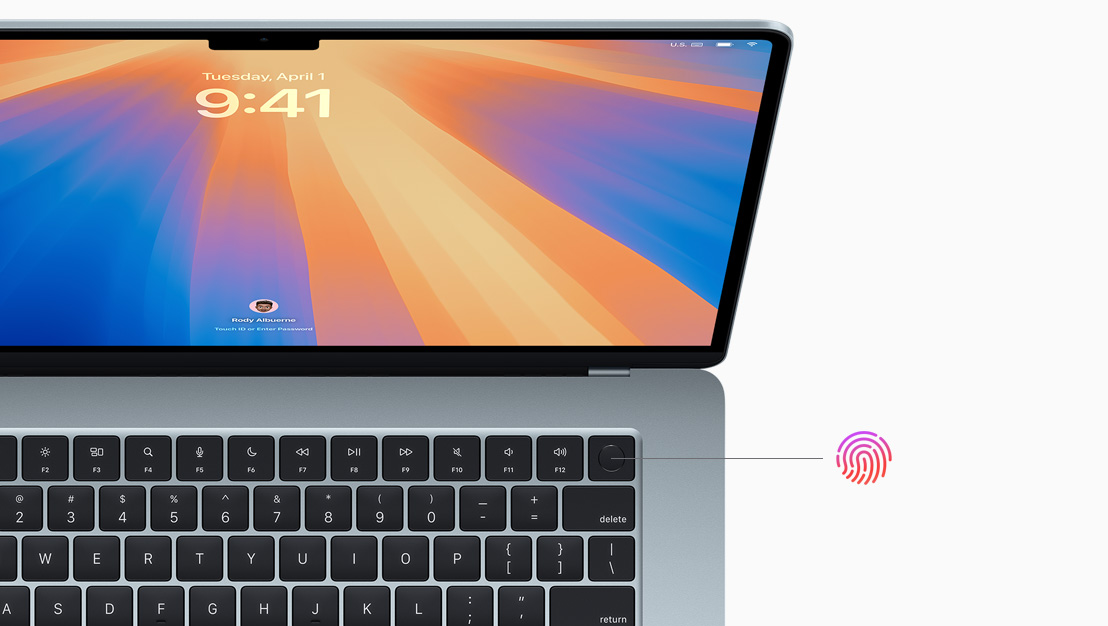 В?дкритий MacBook?Pro кольору ?косм?чний чорний? демонстру? розташування кнопки Touch?ID.