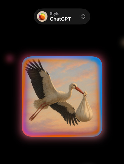 écran d’Image Playground montrant une image réaliste de cigogne qui transporte un baluchon dans son bec, et présentant des options de styles sur mesure de ChatGPT