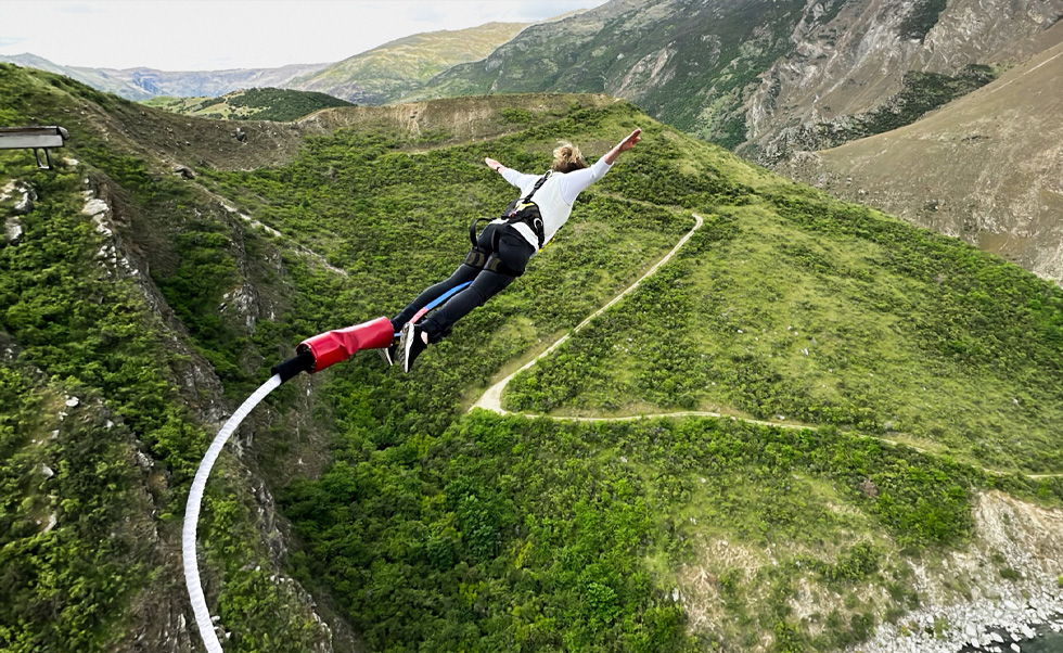 AJ Hackett Bungy New Zealand usa el iPhone para tomar fotos espectaculares en cinco locaciones majestuosas de Nueva Zelanda y compartirlas con sus clientes.