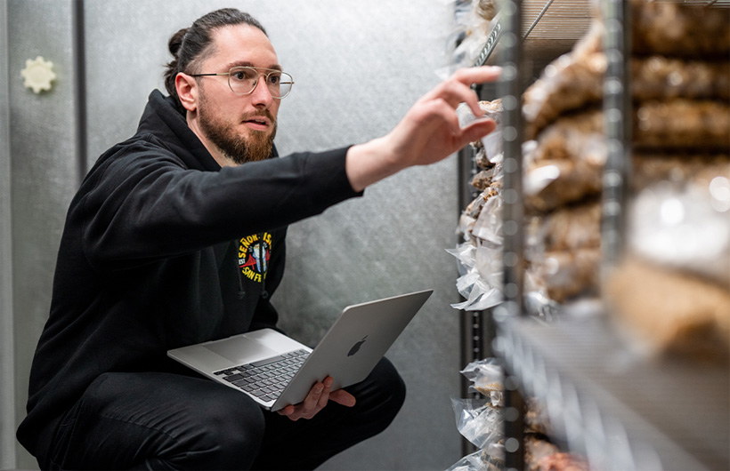 Apple helps power Se?or Sisig’s inventory, receiving, and distribution processes.