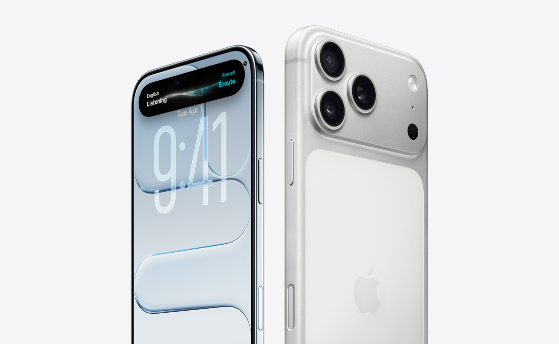 白色鈦金屬 iPhone 16 Pro 的背面，展示三個(gè)相機(jī)鏡頭；另一部 iPhone 16 Pro 背對(duì)著，展示螢?zāi)簧系膭?dòng)態(tài)島功能。