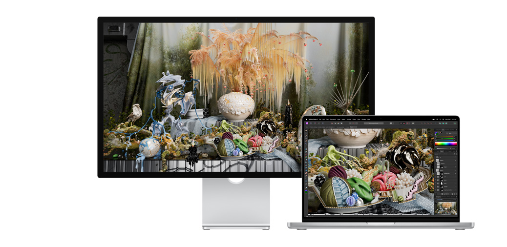 14 吋 MacBook Pro 與 Studio Display 一同顯示 Affinity Photo 的專案。