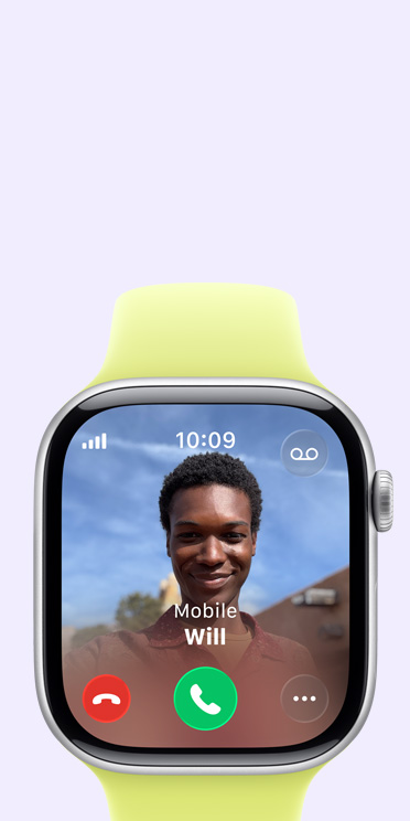 Apple Watch Series 11 med urkasse i aluminium i farven space grey, indg?ende opkald, kontaktfoto, knapper til at acceptere og afvise opkaldet, Digital Crown i h?jre side og Sportsrem i neongul