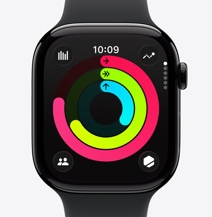 Apple Watch Series 11 med urkasse i poleret pianosort aluminium og aktivitetscirklerne Bev?gelse, Motion og St?