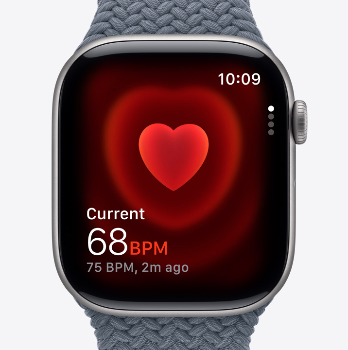 Apple Watch Series 11 med urkasse i aluminium i farven space grey og Puls-appen med den aktuelle m?ling af slag pr. minut