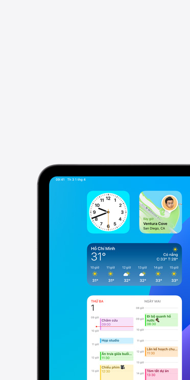 Tính n?ng VoiceOver trên màn hình iPad Pro hi?n th? ti?n ích ?ng d?ng Th?i Ti?t v?i am thanh phát ra “Th?i ti?t, H? Chí Minh, 31 ??”